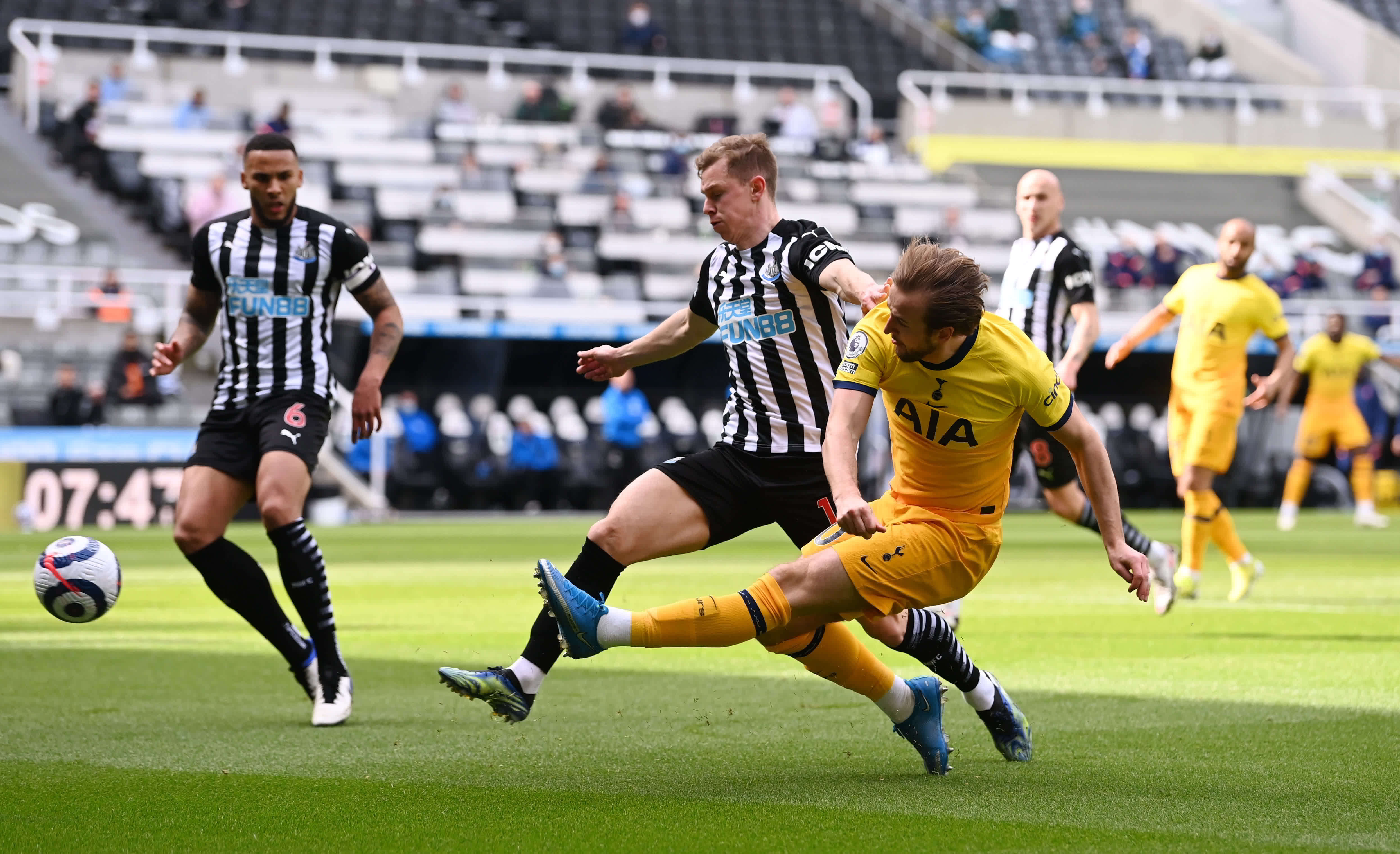 詹姆斯言论遭怒斥！被喷不尊敬前辈 名嘴：若他碰我我就立即挥拳还击.